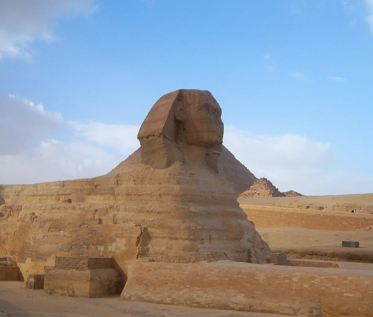 Widok na sposąg Sfinksa w Egipcie.